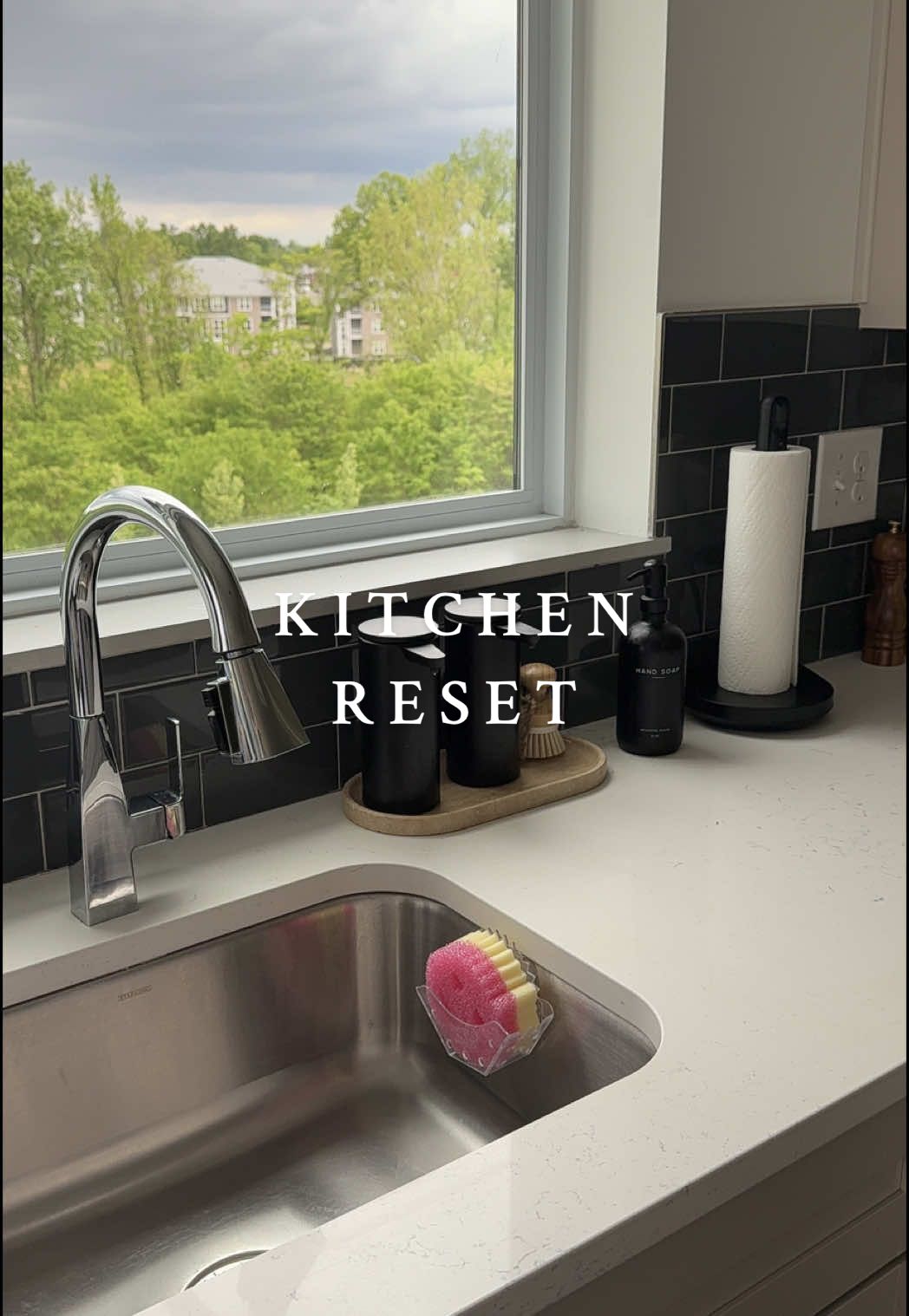 it wasn’t going to clean itself😅 now i can relax🫶🏻  #clean #cleanwithme #kitchen #kitchenreset #cleankitchen #motivation #asmr #asmrcleaning 