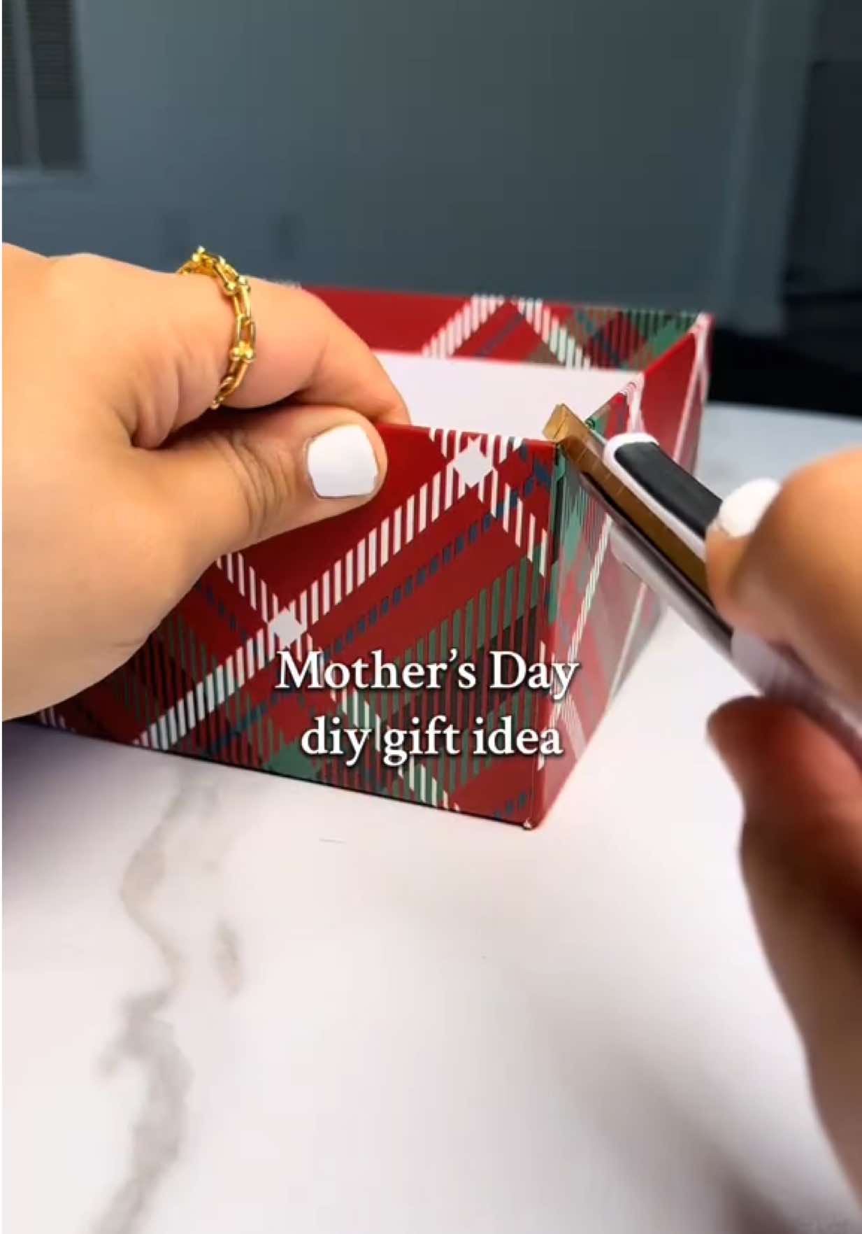 A simple and cute diy gift idea for mother’s day #mothersday #gift #DIY #giftidea #MomsofTikTok #momlife mothers day gift ideas  diy mothers day 2025 