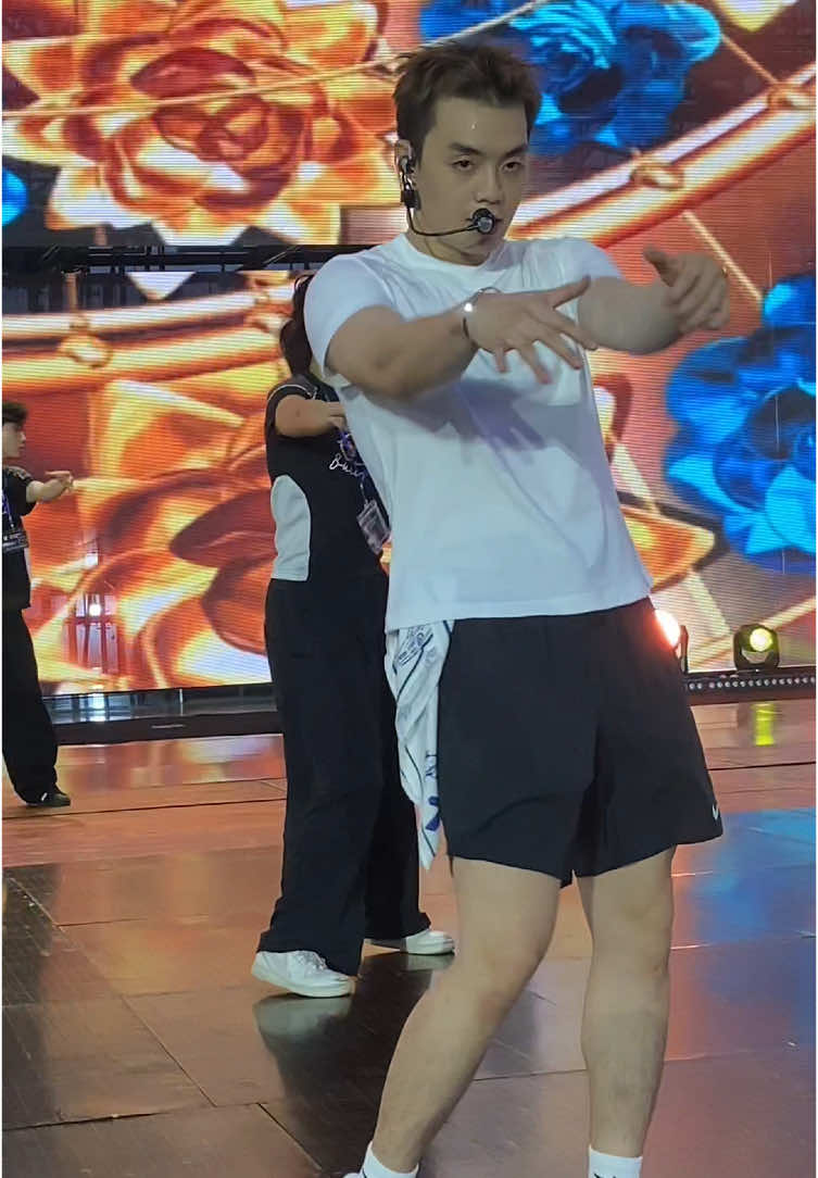 #CapCut Cứ bị gọi là dth nha Negav ơiii @hellonegav #negav #anhtraisayhi #atsh #concert6 #atshconcert6 #anhtraisayhihanoi 