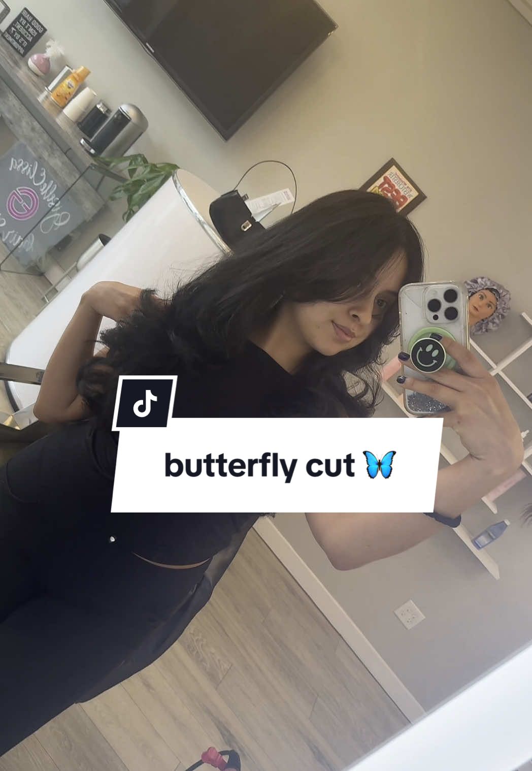 the best haircut for round faced girlies 🦋 #curtainbangs #butterflycut #curlyhair #haircut #latina