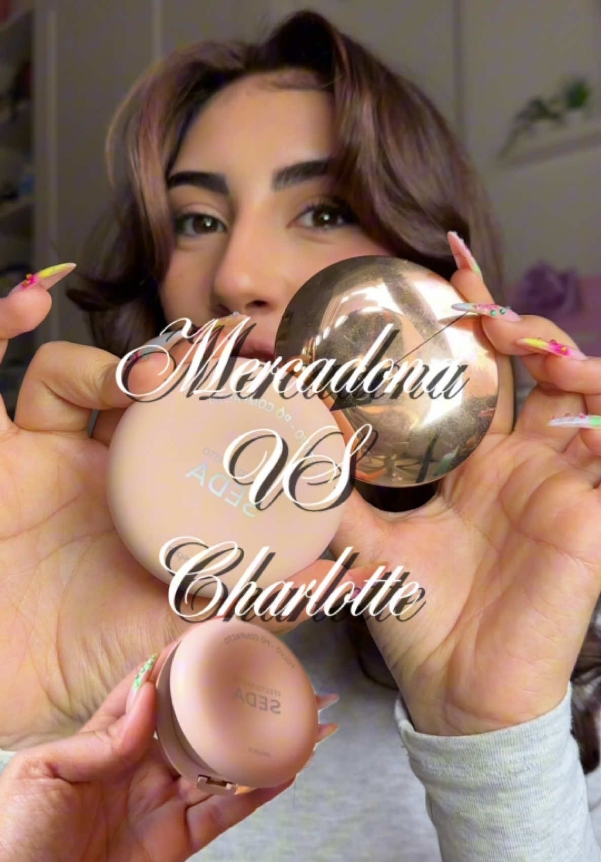 Son los nuevos polvos de #mercadona un #dupe de los de #charlottetilbury ?! 😏🤔 Qué opináis vosotras? Os leo!👇🏼 #polvos #powder #compactpowder #makeupreview #deliplus #novedadesmercadona 