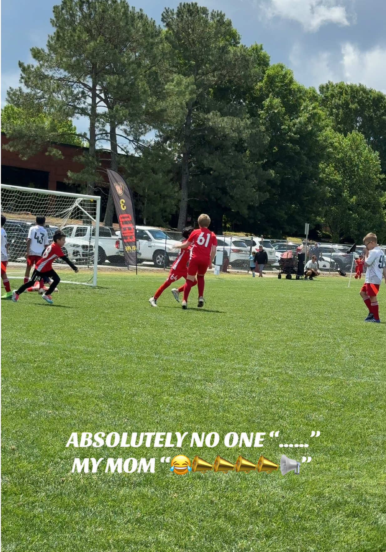 Soccer moms be like 😂😭⚽️🥅 #soccermom #mymom #Soccer #football #futbol #momsbelike #funny #fyp #skills 