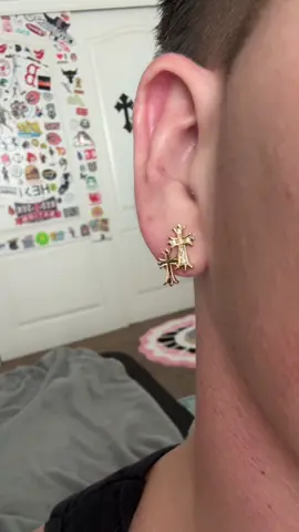 These earrings thooo😮‍💨 #earings #jewelry #cross 