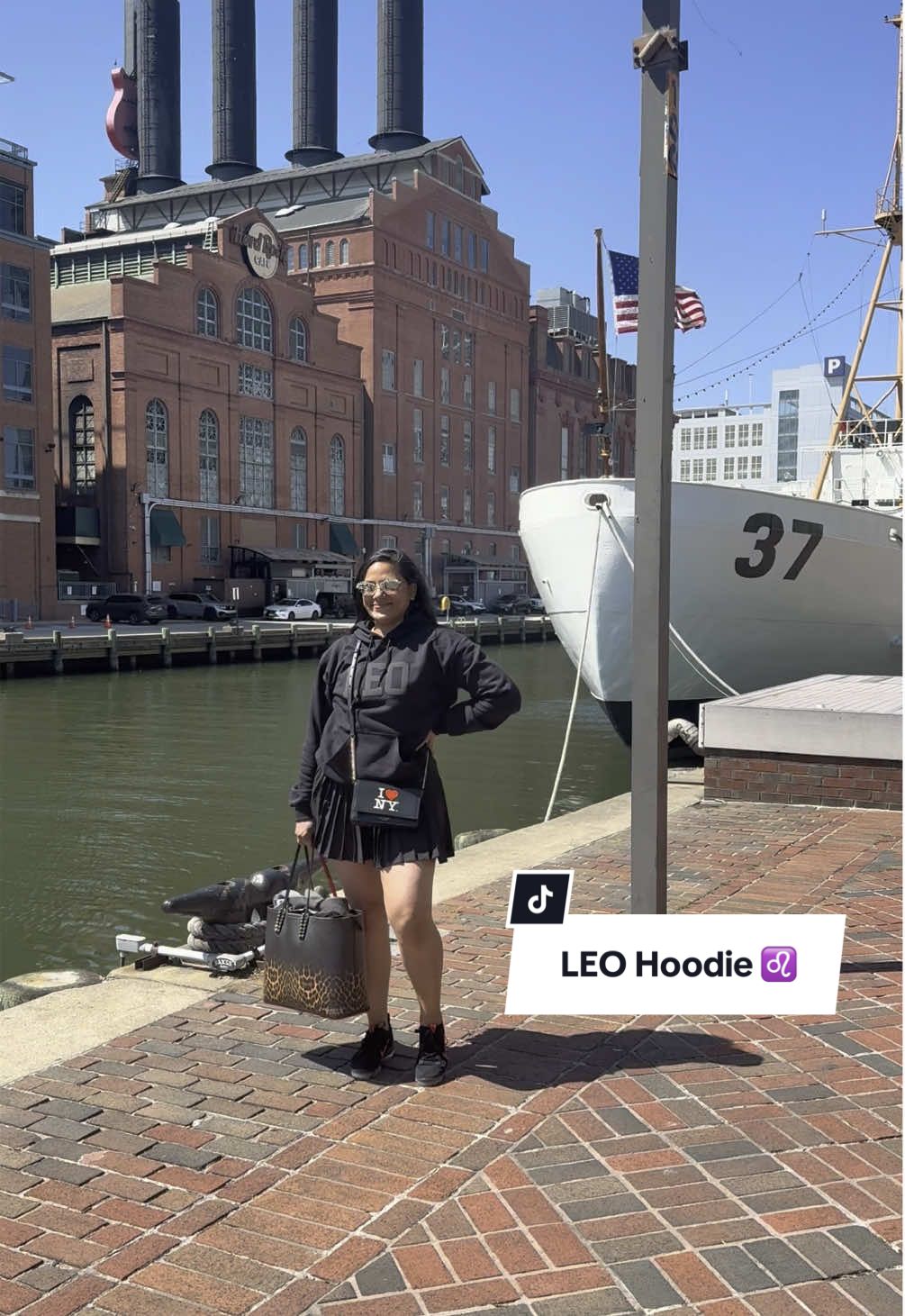 🎶🎼𝑩𝒊𝒈 𝑫𝒊𝒇𝒇𝒆𝒓𝒆𝒏𝒄𝒆 :: 𝐋𝐄𝐎 ♌️𝐕𝐢𝐛𝐞𝐬  #Mompreneur #SundayFunday #OOTD #OutfitofTheDay #LeoHoodie #Leo #Baltimore #MD #BaltimoreMD 🔗 in Showcase 🛍️