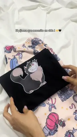 Mágico sets CINDERELLA 🖤🫶.  Disponible en talla S-M-L  Pedidos 916.372.752  #cinderella #gatolucifer #fy #pijama #foryoupage #pijamas #lucifercenicienta #cenicienta 