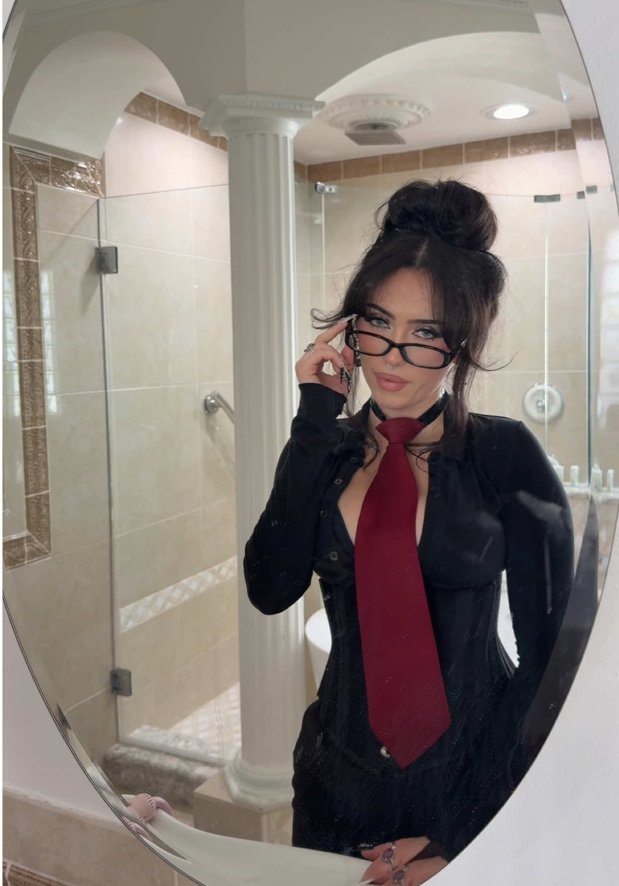 running it back with this, one of my fav looks #femalecontentcreator #outfitinspo #ootdinspo #officesiren 