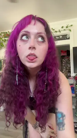 ITS WARM TODAY !!!!! 🤠☀️🎉 🧟‍♀️ #fitcheck #purplehair #casualstyle #purpleoutfit 