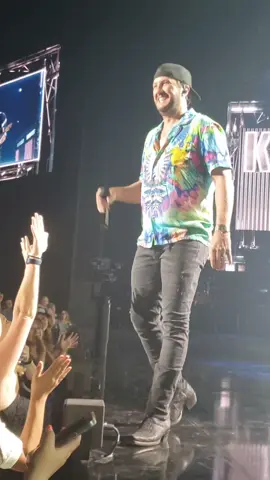 knockin boots @Luke Bryan #lukebryan #concerts #livemusic #countrymusic #americanidol #lasvegas #knockinboots #lukebryanconcert 