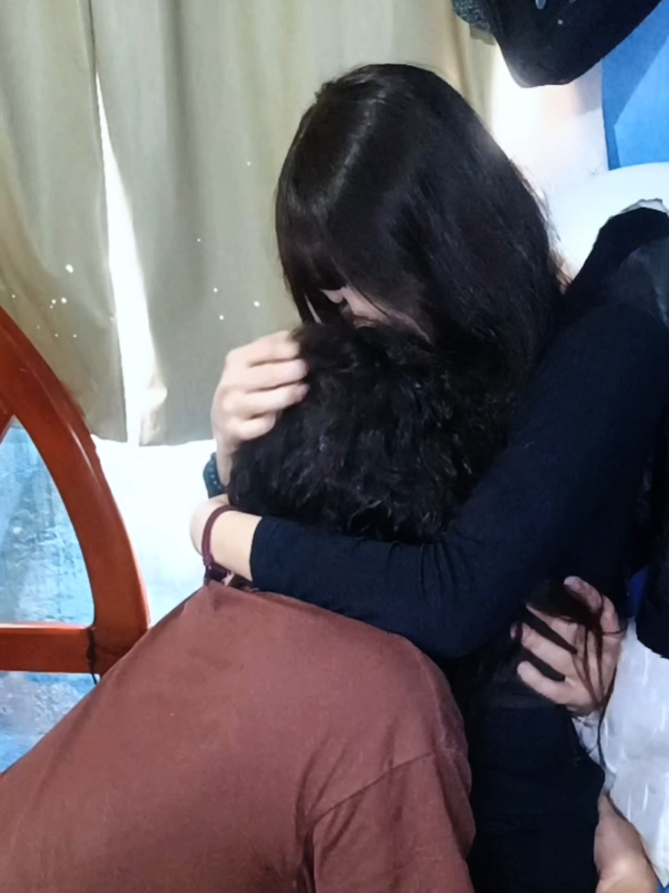 Quando se namora até chorar é bom kkk❤️ #fyp #casalbina #trendcasal #namorados #casalfofo #casalaesthetic #binacouple #couplegoals #zereiatrend #casaltiktok #lovelycouple #namorarebomdemais #estiloalternativo #courset #chorarassim #namorada #amominhanamorada #casalapaixonado #coupleaesthetic #alttiktok #alternativegirl #franjudinha #nerdola #cabeludinho #bestoutfit #casalinspiracao 