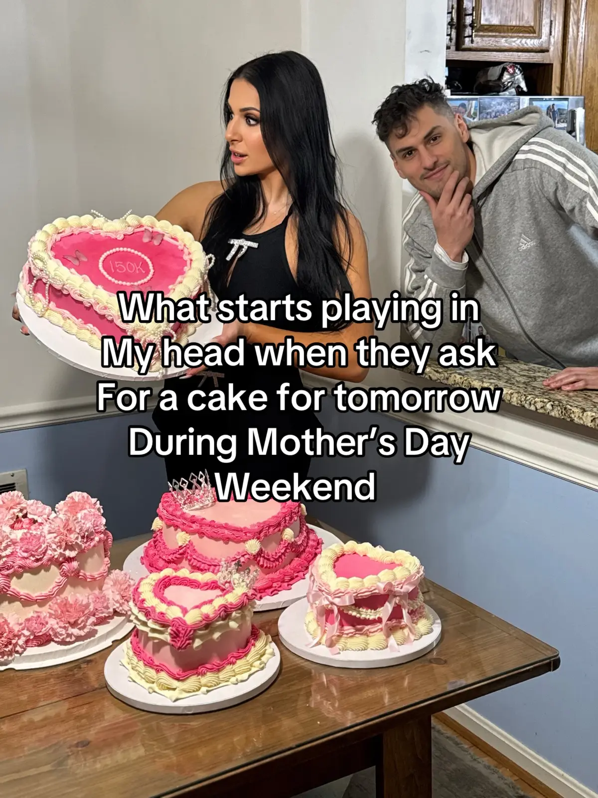 It’s always the busiest weekends The last-minute customers come around. 🫠🫠🫠😂😂😂😂  I’m still going take the order though🙈🙈 #bakerproblems #bakersoftiktok #caketok #cake #cakedecorating #smallbusinessowner #smallbusinesssupport 