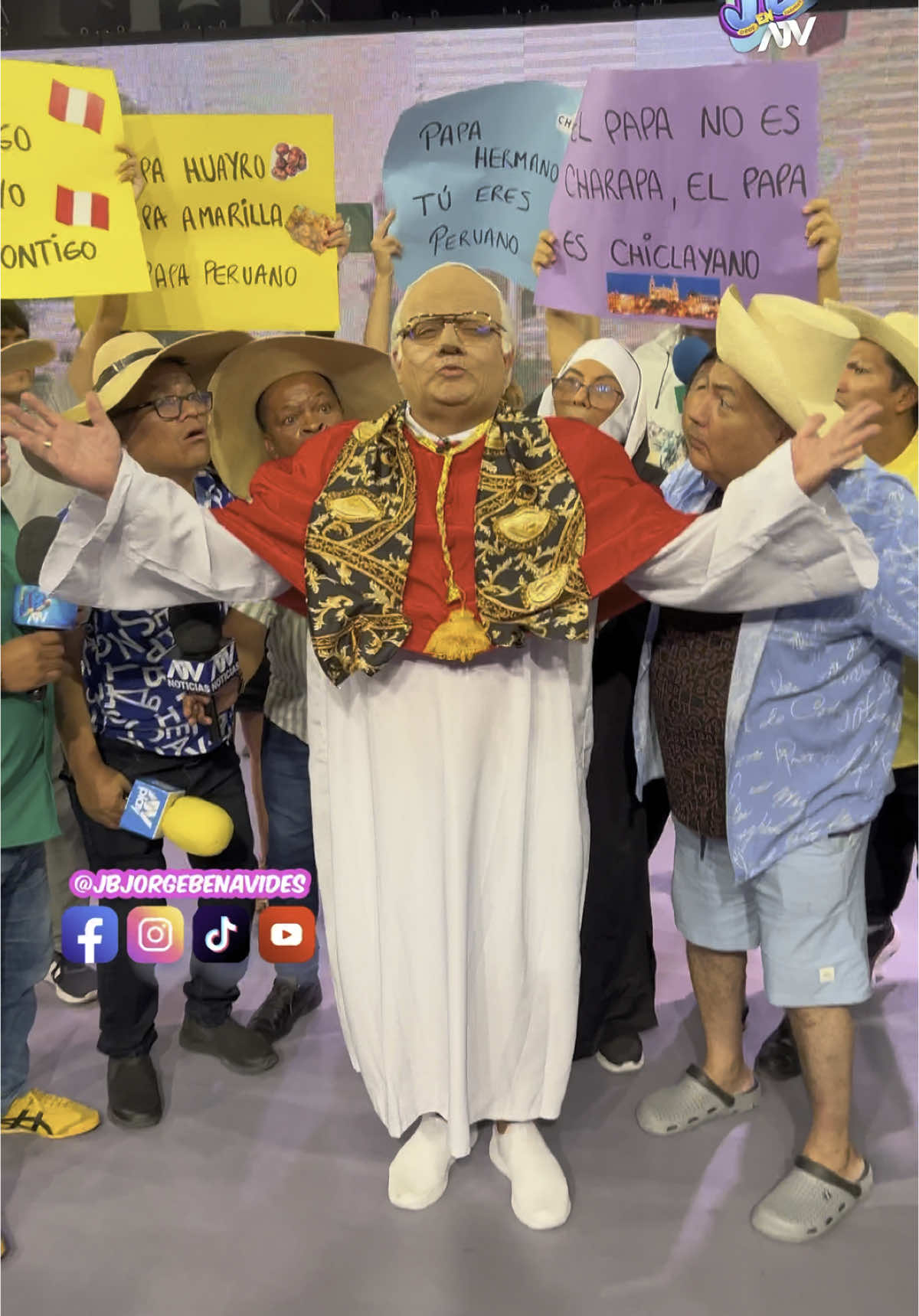 Con mucha emoción y alegría celebramos que el papa es peruano #jbjorgebenavides #jbenatv #fyp #parodia #papa #robertoprevost #vaticano #peru #lambayeque #chiclayo  @Alfredo Benavides @Cinthya Guerrero Oficial @Danny Rosales @Gabriela Serpa Acevedo @comediandoconpepino @Percy Diestra @joao adriano 27 