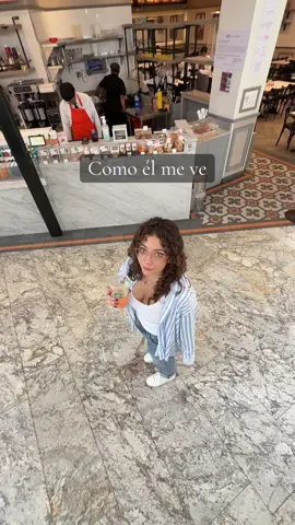 Un día me va a pisar :(