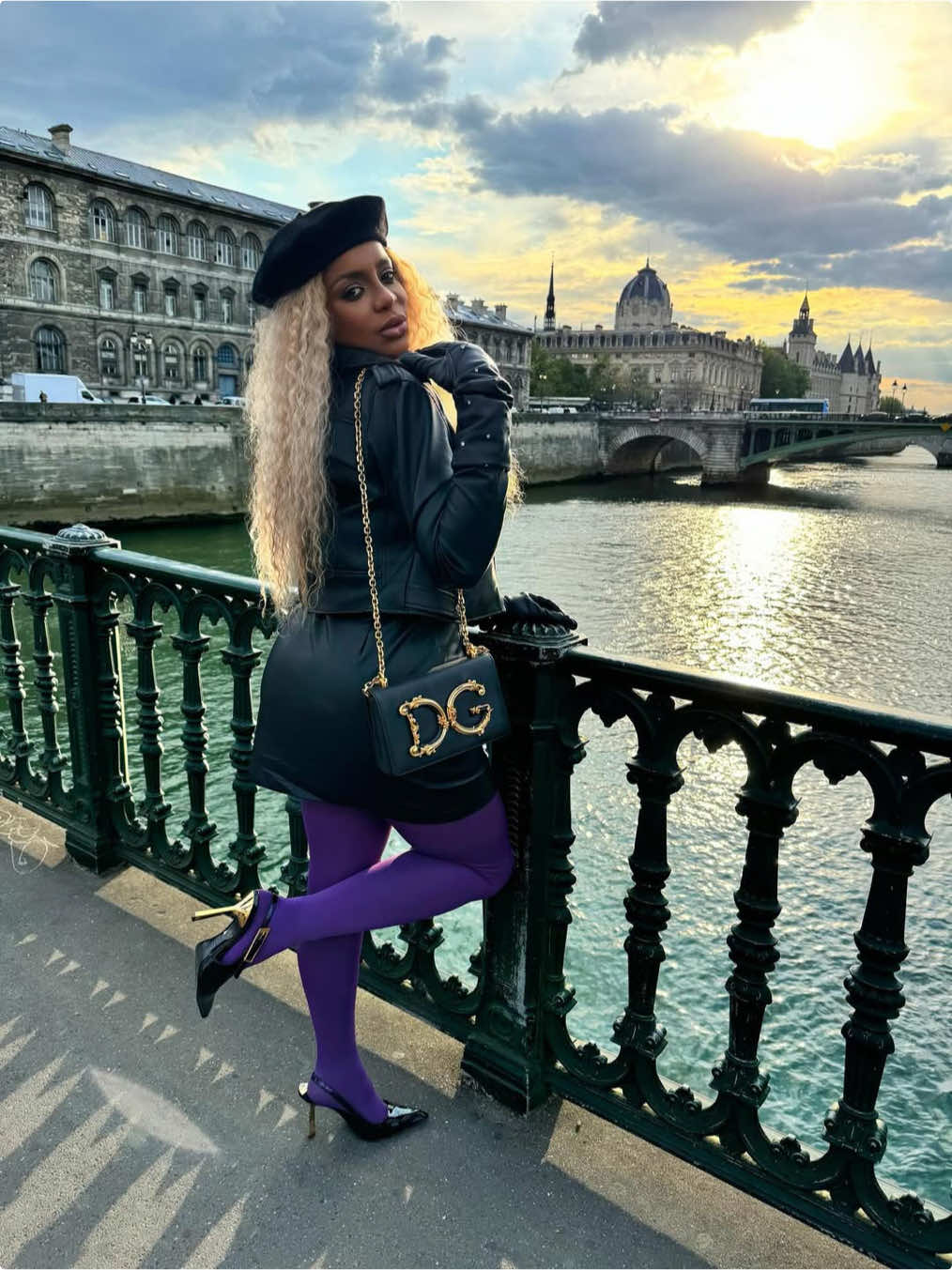Um dia eu andei na lama, hoje estou em Paris andando na terra #fyp #foryou #viral #cariucha #france🇫🇷 