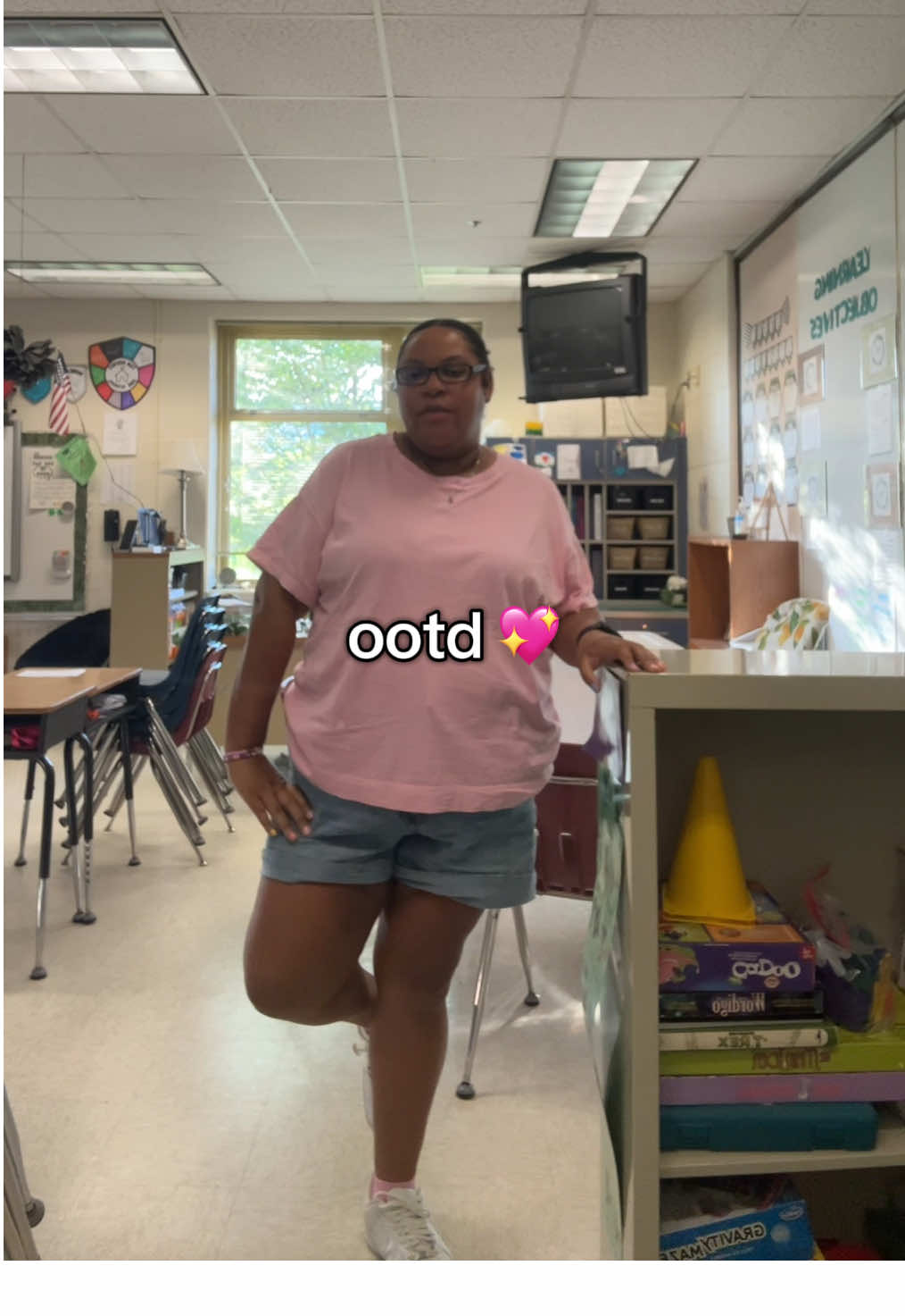 ootd 💖 happy field trip day, this teacher is tired 🫠 #foryou #4upage #fyp #fypシ゚viral #foryoupage #outfitoftheday #outfitinspo #OOTD #outfitideas #plussizefashion #4u #teachersoftiktok #teachertok #teacherfit 