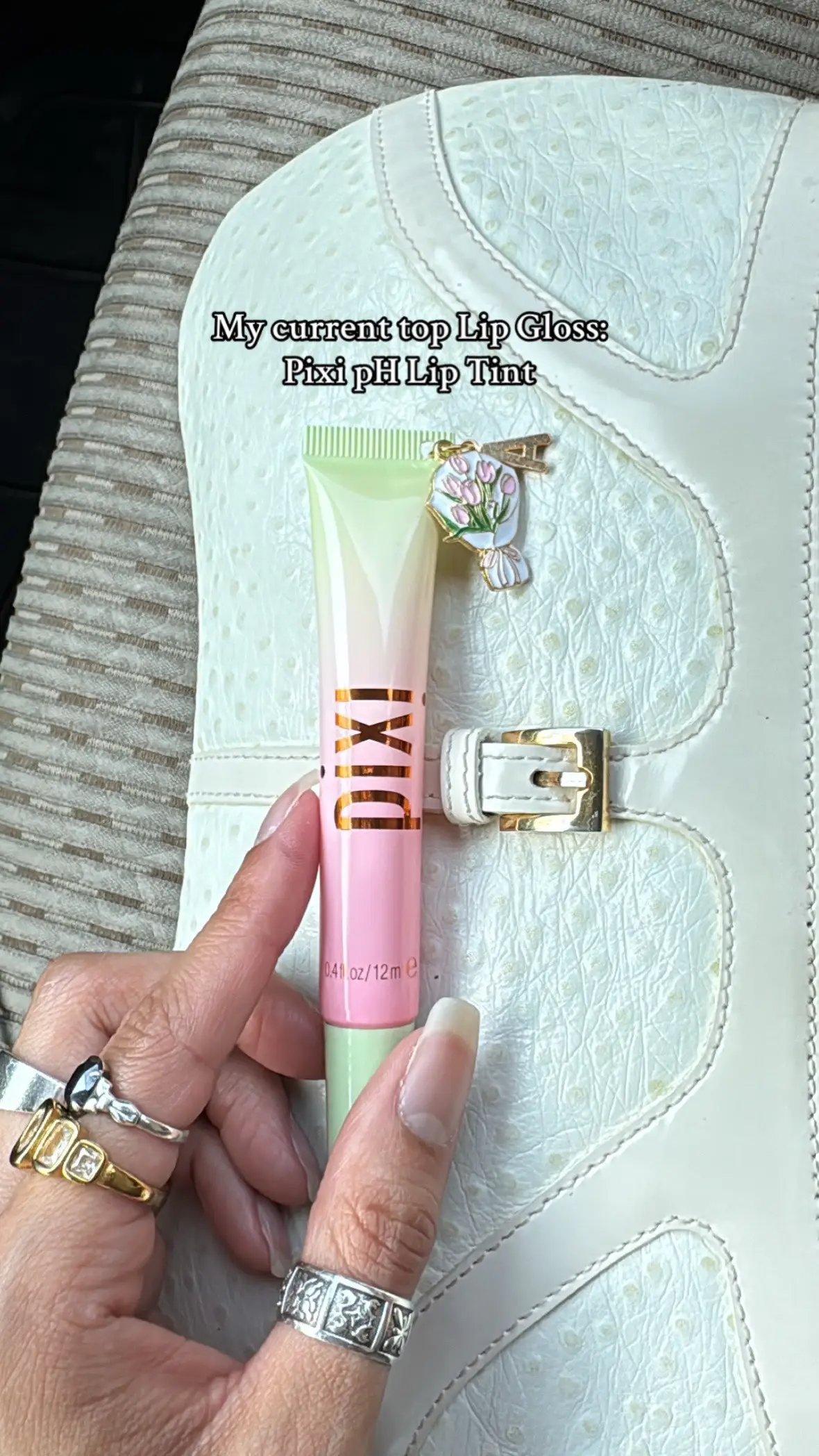 I never knew that I needed a pH balancing lip gloss until I found @Pixi Beauty 😍  It’s a whole experience every time you apply it and it’s the cutest to keep in my purse.  #lipgloss #lipoil #pixibeauty #lipserum #beautyproducts 