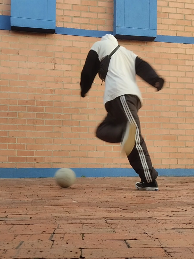 ⚽❤️🎶 #futbolcallejero #futbol #microfutbol #futsal #freestyle #parati #viral #fyp 