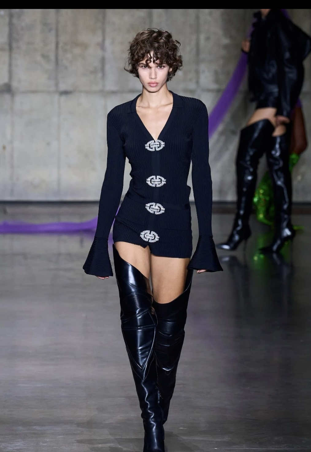 Mathilda Gvarliani for David Koma S/S 24 #mathildagvarliani #davidkoma #modelwalk #modelwalking #runwaywalk #fashionshow