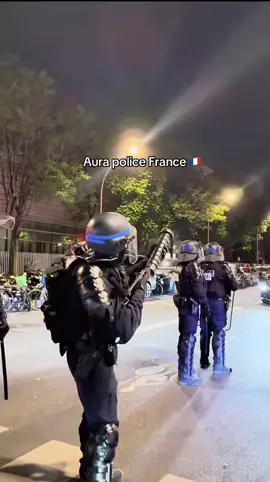 #police France #paris psg #emeutes #crs @EMERGENCY FRANCE 