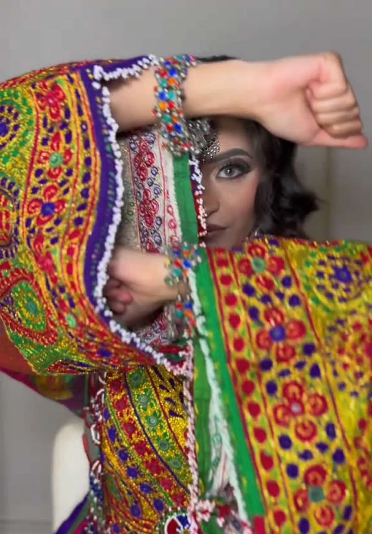 Afghan glam ✨😍  Model @Anisha🌹  #mua #westlondon #ub1ub2 #afghanistan🇦🇫 #partylook #bridalmakeup #indan #bride #bridalmakeup #afghanmakeuplook #videoviral #transformation #explore #londontiktok #afghanmakeupartist #indanwedding 