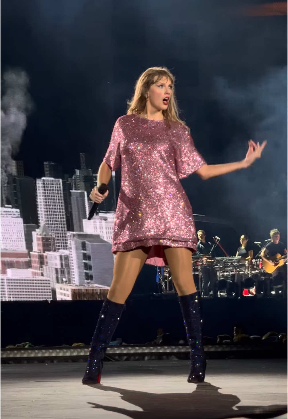 Her theatrics during this song are my favorite 🥰 @Taylor Swift @Taylor Nation #TSTheErasTour #erastour #taylorswift #midnights 