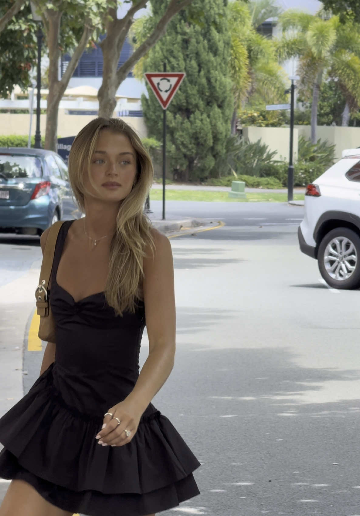 🪭 #fyp #trending #foryoupage #fashioninspo #fashion 