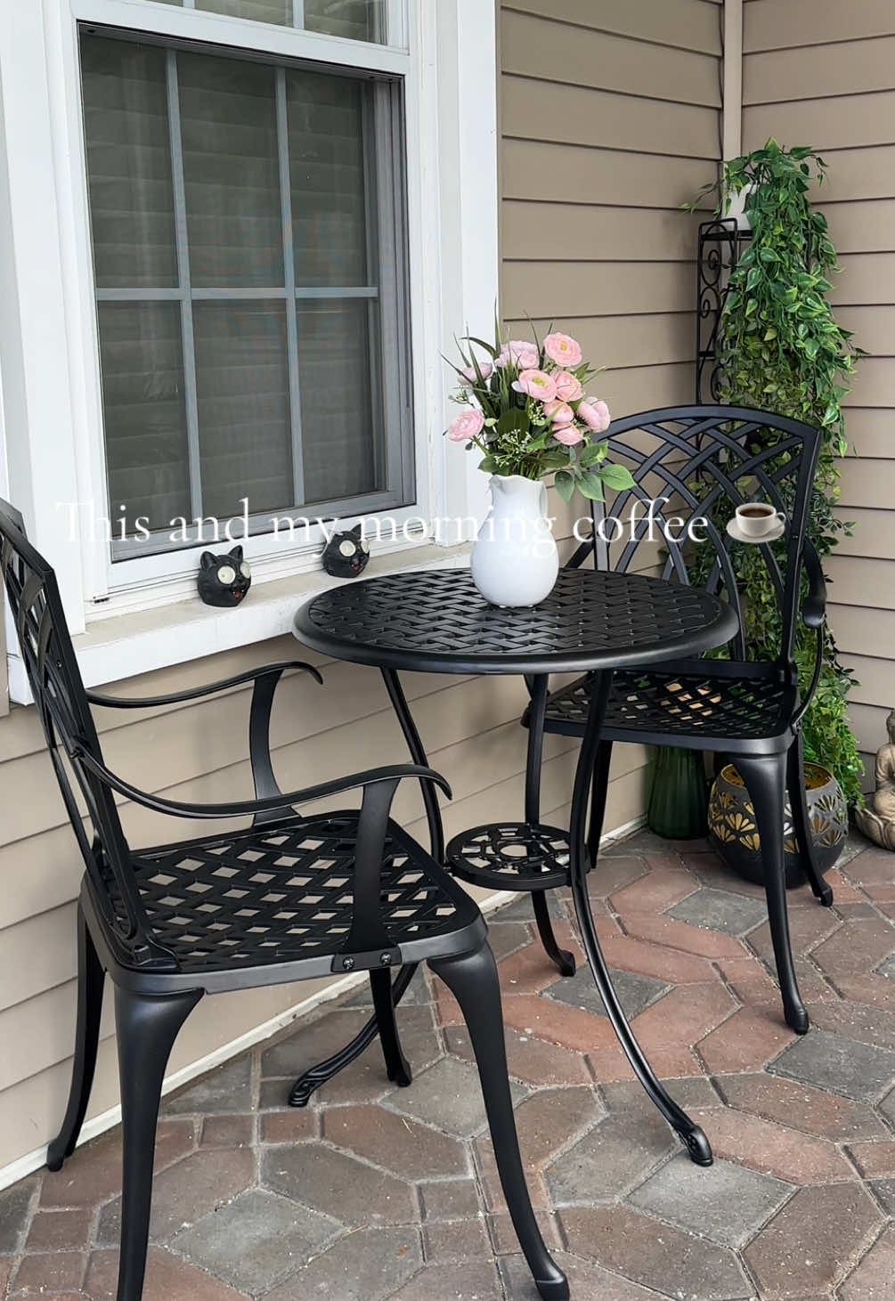 Love this cute little outdoor bistro set by @GARVEE #outdoorfurniture 