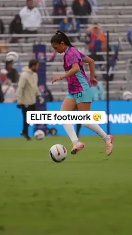 Melanie Barcenas’ footwork is next level 🤯 (via @sandiegowavefc) #Soccer #skills #football #futbol #nwsl #aura