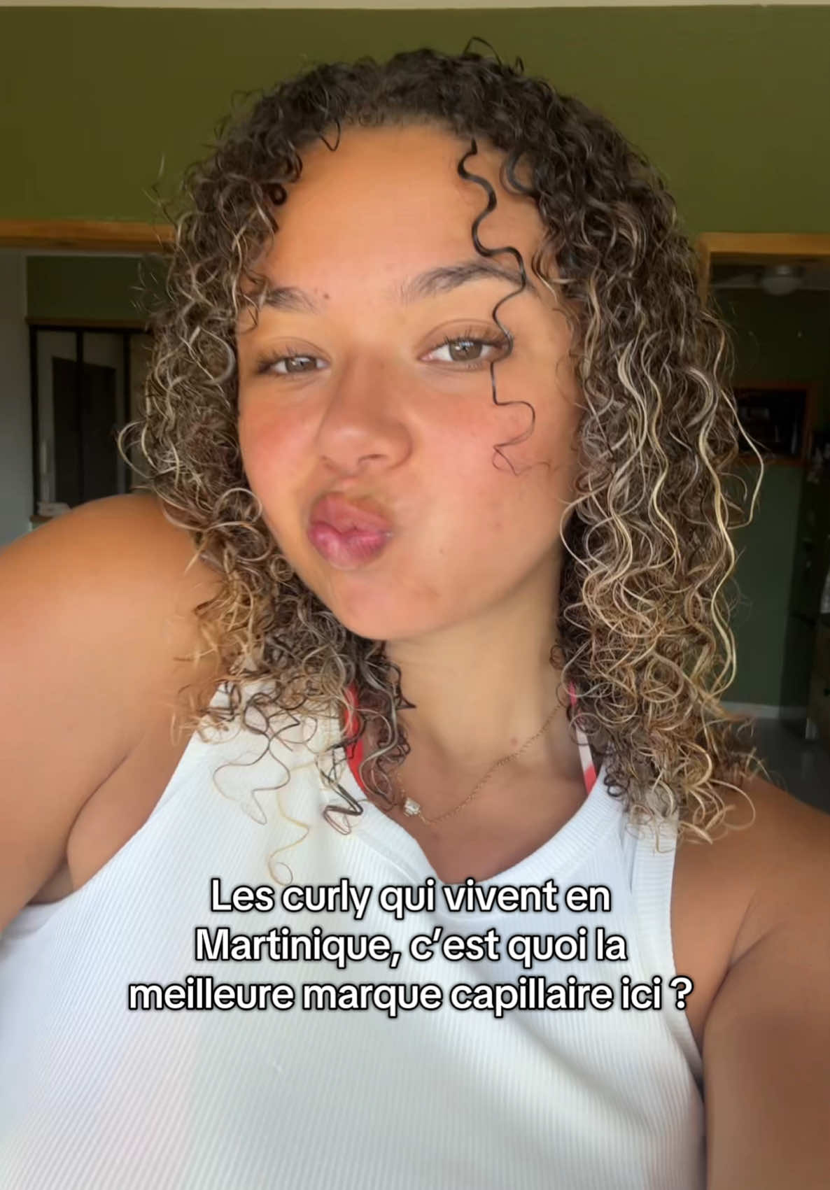 Envie de tester de nouveaux produits capillaires avec une hydratation +++  #martinique #fyppage #produitscapillaires #girlsbeauty #haircareroutine #curlygirl 