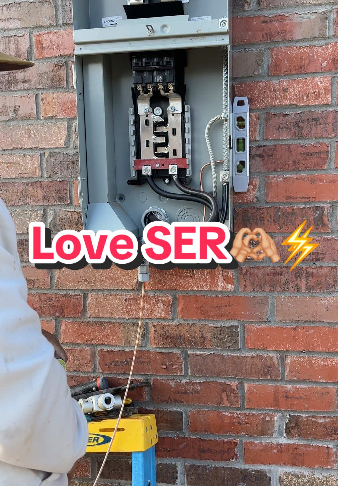 Gotta love that SER🫶🏼⚡️ #electrician #electricistas💡 #electricistas #electric #⚡️ #electrical #mainbreaker #construction #construccion 
