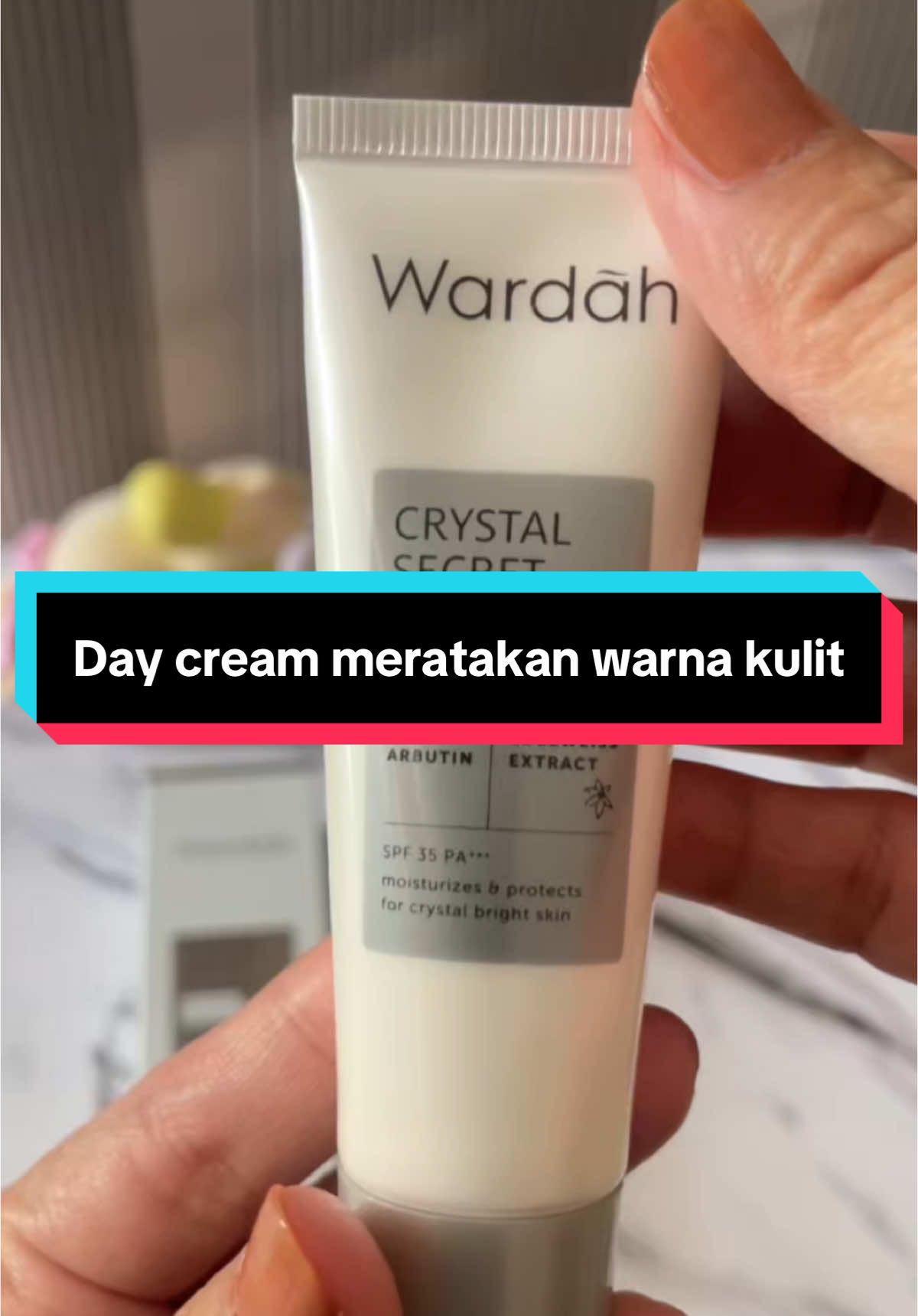 Wardah crystal secret day cream untuk meratakan warna kulit dan mencerahakan #wardah #wardahcrystalsecret #daycream #wardahdaycream #meratakanwarnakulit #mencerahkankulit 