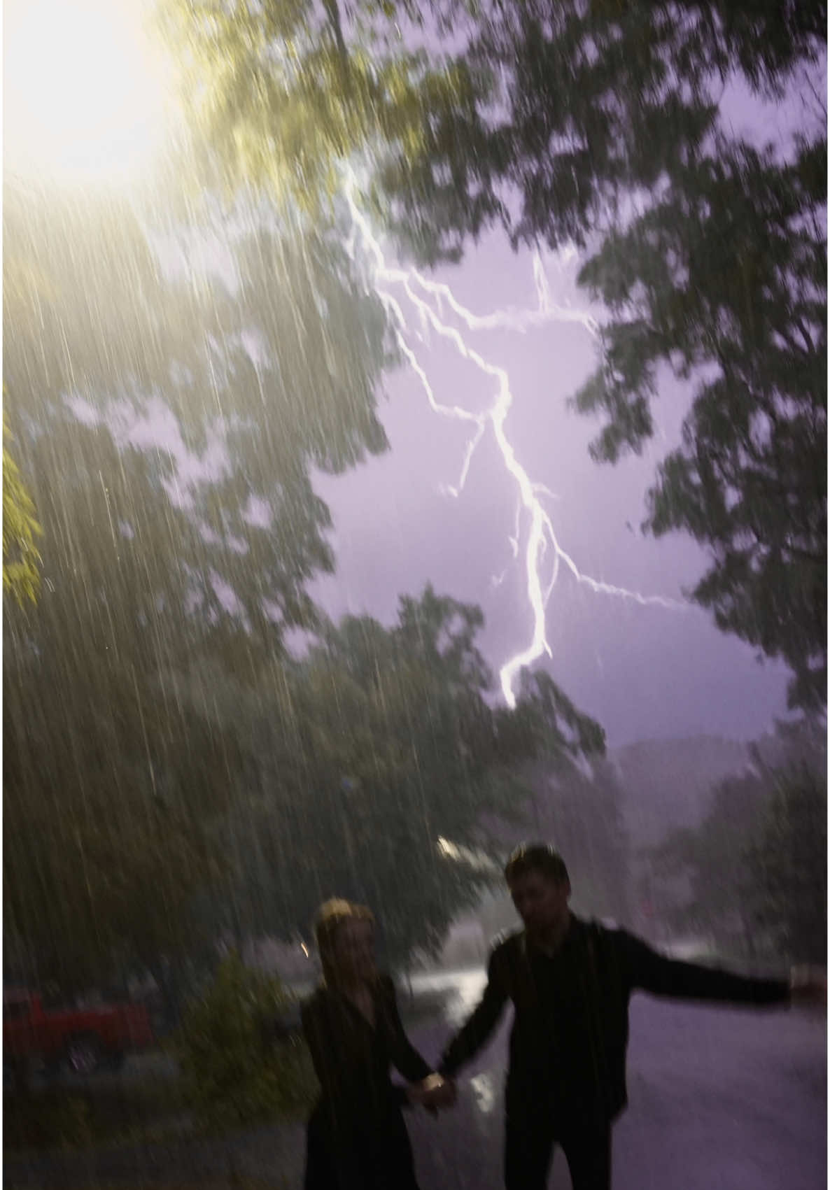 #couplegoals #romantic #dancingintherain #rainyday 