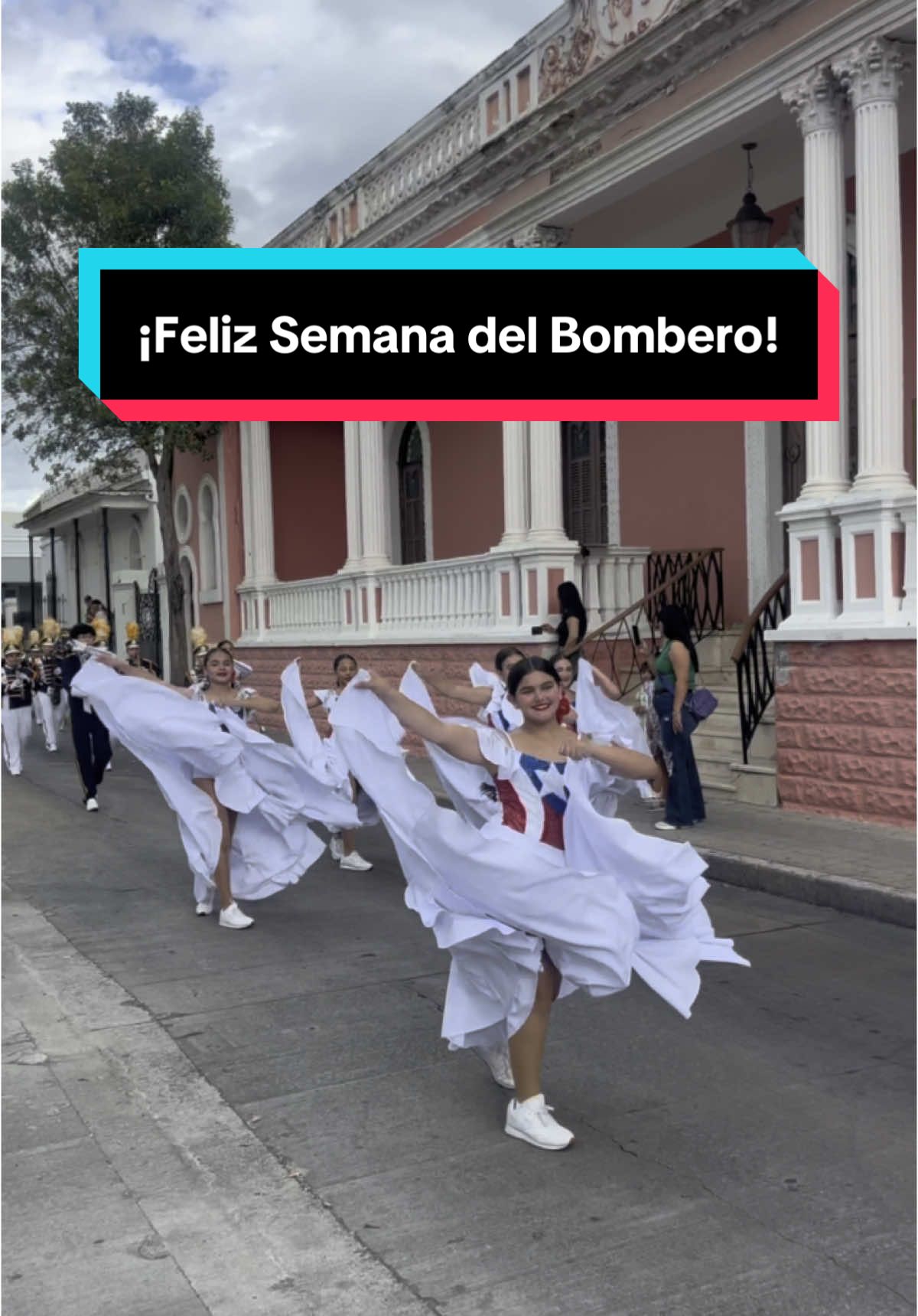 ¡Feliz Semana del Bombero en Puerto Rico al son de @Bad Bunny ! 🇵🇷 🔥 Ayer llegaron miles a Ponce en el Crucero Icon of The Seas, y hoy llegaron cientos de bomberos de todo Puerto Rico a celebrar los 83 años del Cuerpo de Bomberos.  El Cuerpo de Bomberos de Puerto Rico se fundó oficialmente el 9 de mayo de 1942, gracias al esfuerzo de un ponceño y héroe de apagar muchos fuegos: Raúl Gándara.  Hoy fue la celebración en Ponce, ciudad famosa por su Parque de Bombas e historias conectada a grande gestas de bomberos, iniciando con parada por la calle Isabel.  Disfrutamos la música de la Banda Segunda Unidad Macaná (SUM) De Guayanilla, seguido por la marcha de cientos de miembros del Cuerpo de Bomberos de Puerto Rico.  ¡Es un honor recibirlos en Ponce! ¡Gracias por su labor heroica en proteger a todo PR 🇵🇷!  #RaúlGándara #Ponce #PonceEsPonce #Boricua #CafeConRon 