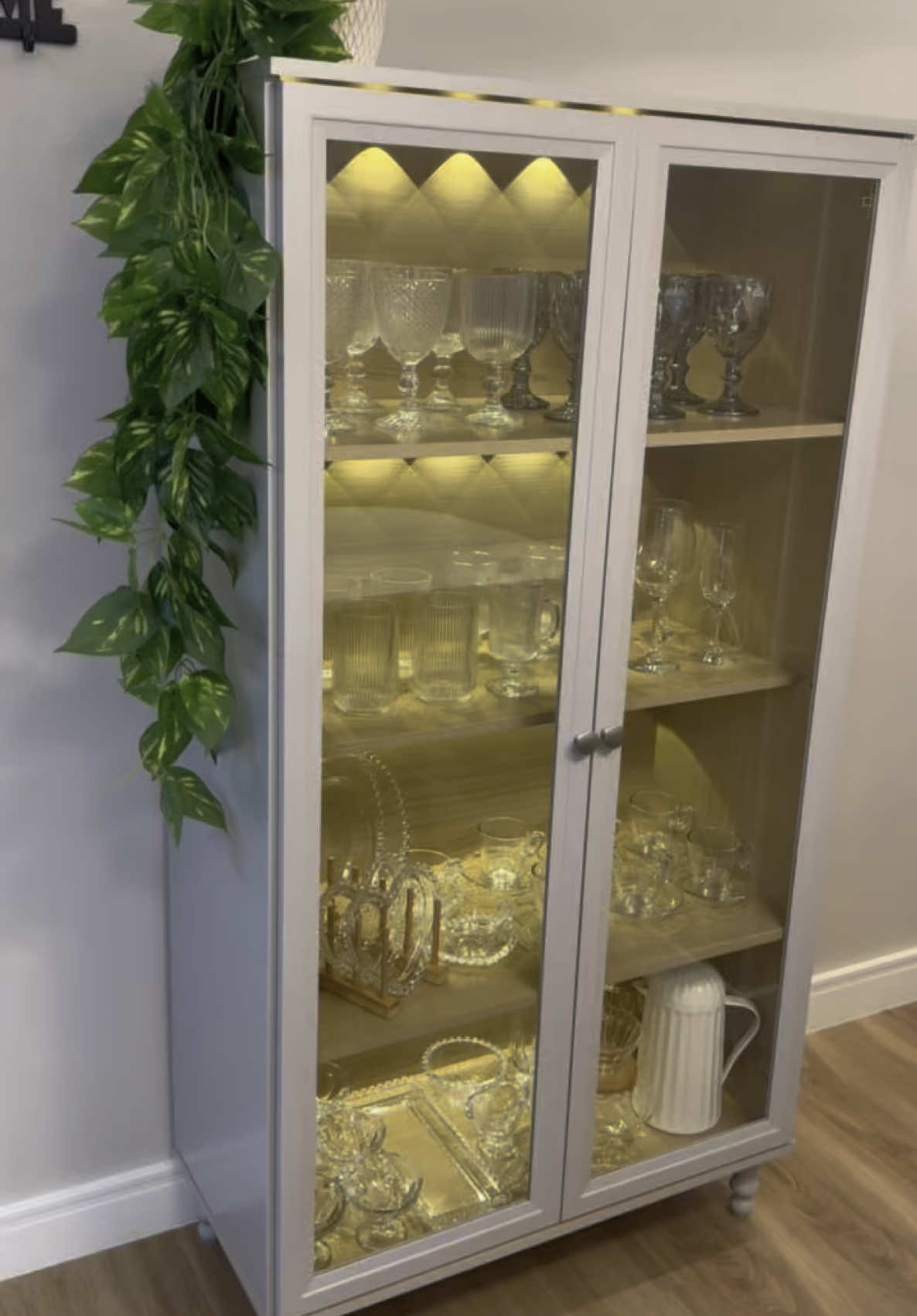 Detalhes da minha cristaleira da shopee 🧡✨ #cristaleiradashopee #detalhes #inspiração #achadinhos #lar 