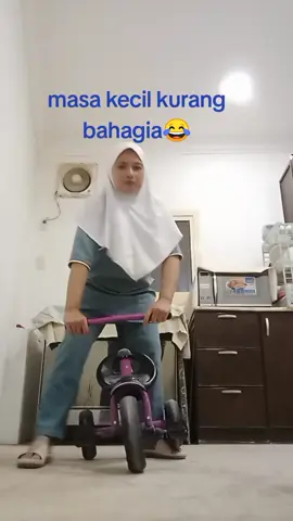 tunggu majikan selese ajimahan biar gak ngantuk mending sempedaan aja😂