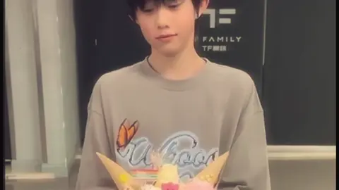 Happy birthday my love 🥳🎂🎉 Hey, it's your birthday today 🎉🎉 @tf_familyofficial  #happybirthday  #chenyiheng_陈奕恒 #jonathan  #tffamily🇨🇳💫 #tf_family_4rd_generation👑🇨🇳 
