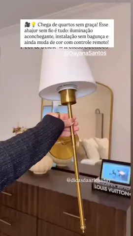 💡✨ ABRA O CLIMA COM ESTILO: ABJUR SEM FIO E RECARREGÁVEL! 😍 Chega de fios espalhados e complicação! Esse abajur de parede é o toque de charme e praticidade que faltava na sua décor! 🏡💫 🌟 POR QUE VOCÊ VAI AMAR? ✅ Instalação fácil: com ou sem fio, você escolhe! 🔌🔋 ✅ Luz quente aconchegante ou RGB com controle remoto! 🎨💡 ✅ Ideal pra sala, quarto ou banheiro – versatilidade total! 🚿🛏 ✅ Recarregável e cheio de estilo retrô moderno! 🕰✨ ✅ Compacto e poderoso – ilumina e decora ao mesmo tempo! 🖤 ⚡ Garanta o seu e deixe qualquer ambiente muito mais acolhedor! 💬 Comenta 