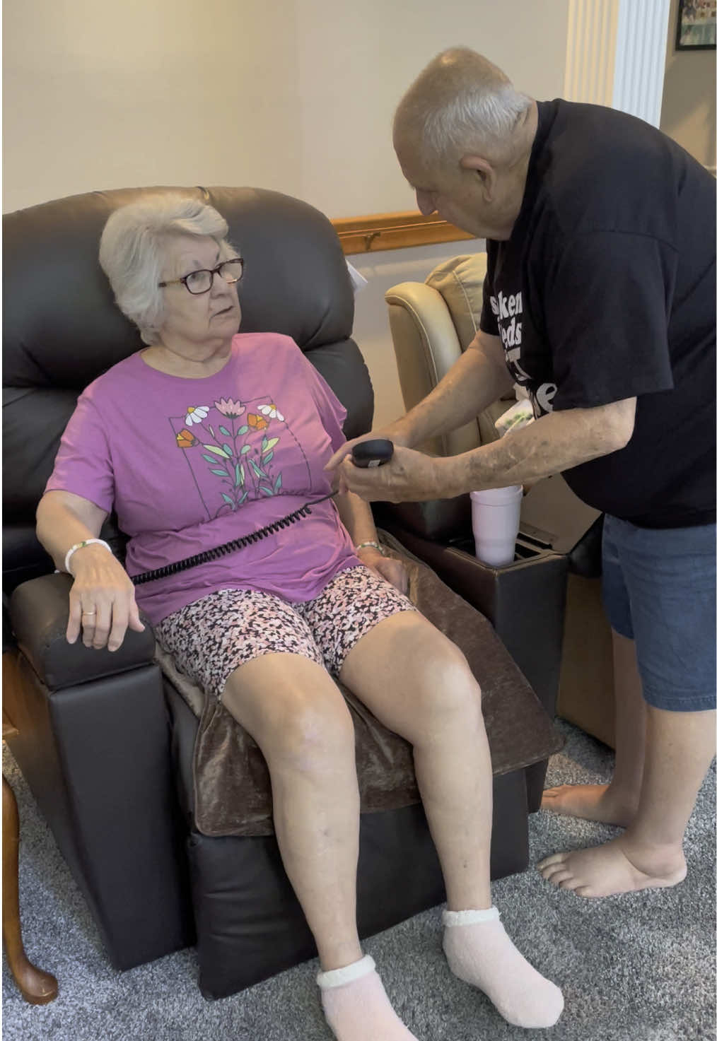 Papa’s expert tutorial after 1 hour of having the new recliner chair 🤣😭 #grandparents #surprisegift #newrecliner #spinlife #gift 