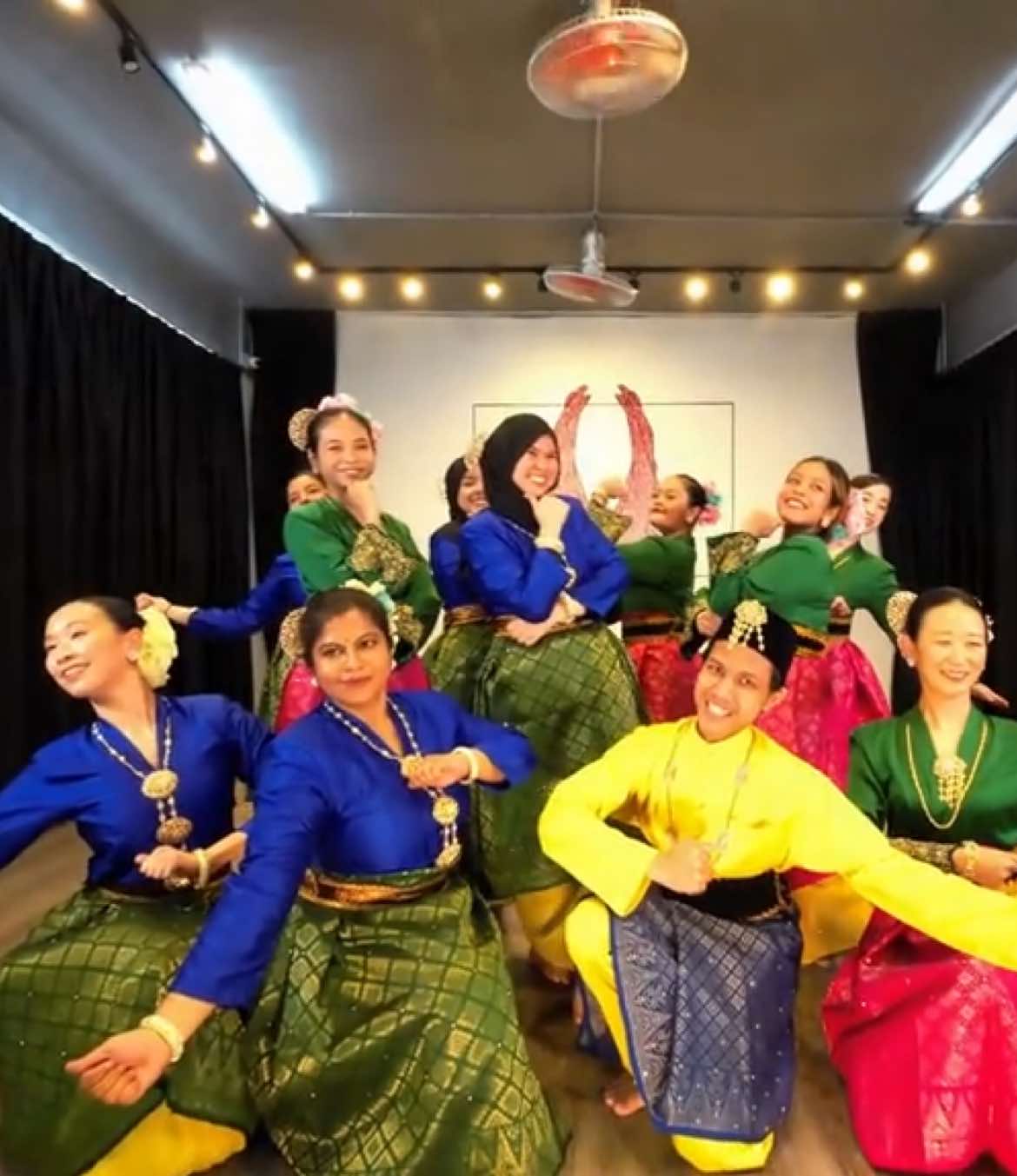 Q1 Goal: Achieved. Learned my first Malay traditional dance— Zapin Melayu Johor 🥰✨ #keraspunkeraslahwak #senyumsampaikebasmulut #zapinmelayujohor #tarianmelayu 