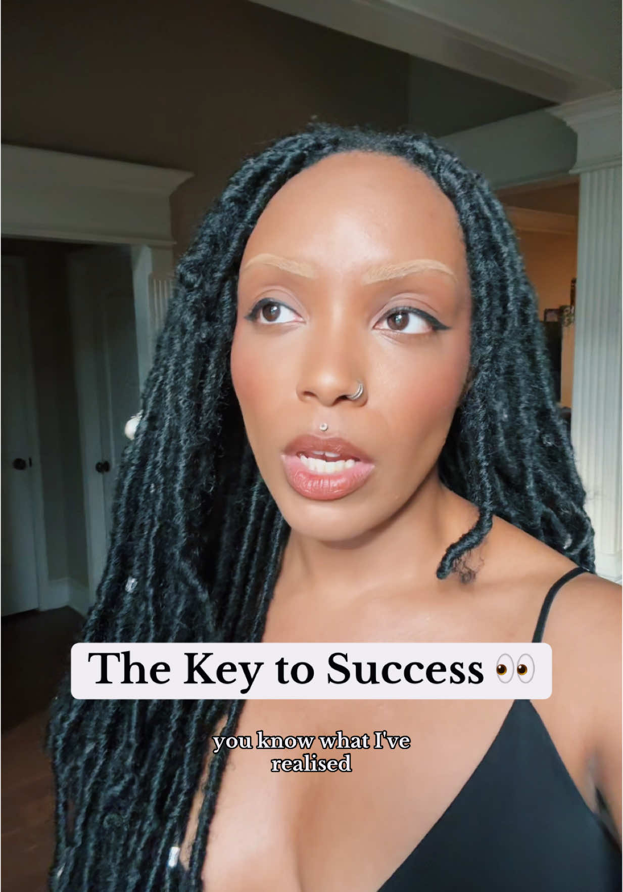 If you got it, flaunt it right?? Use everything in your arsenal. It’s your right to be successful and to use those tools to get there. Don’t be shy babe. #divinefeminine #feminineenergy #keytosuccess 