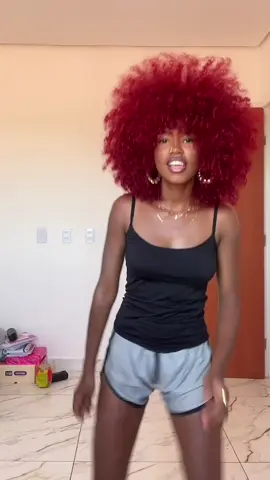 gente ainda não consegui narrar o vídeo pintando o cabelo mas amanhã eu posto, juro😭#cachosvermelhos 
