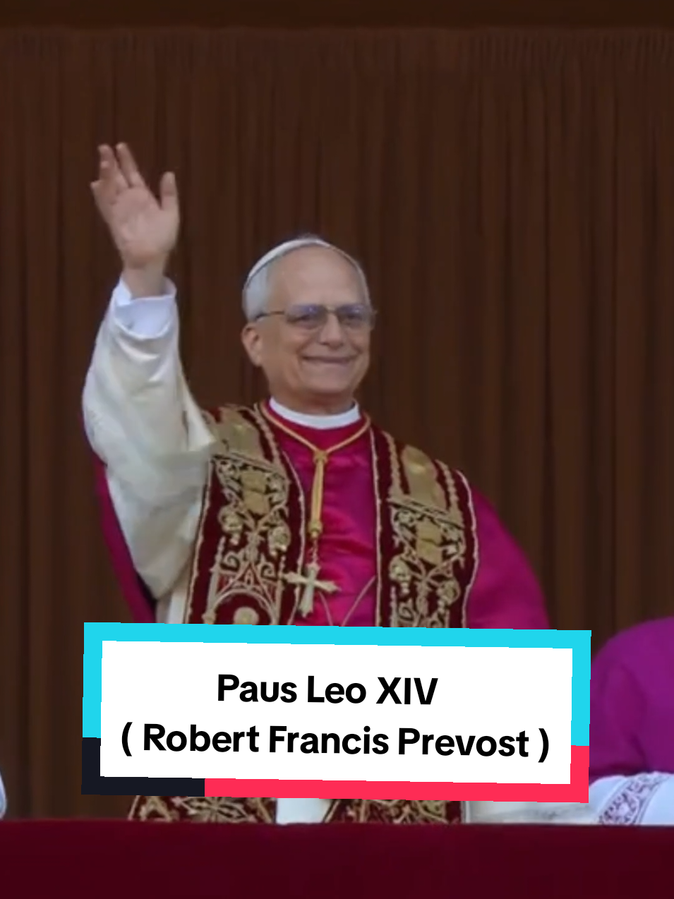 ~ Hari ini sejarah baru ditorehkan di Vatikan ~ Kardinal Robert Francis Prevost dari Chicago resmi terpilih sebagai Paus Leo XIV - Paus pertama dari Amerika Serikat dan dari Ordo Santo Agustinus.  Dalam Pidato Perdananya Dari Balkon Basilika Santo Petrus pada 8 Mei 2025, Paus Leo XIV Dalam sambutan pertamanya, beliau menyampaikan pesan kuat : 