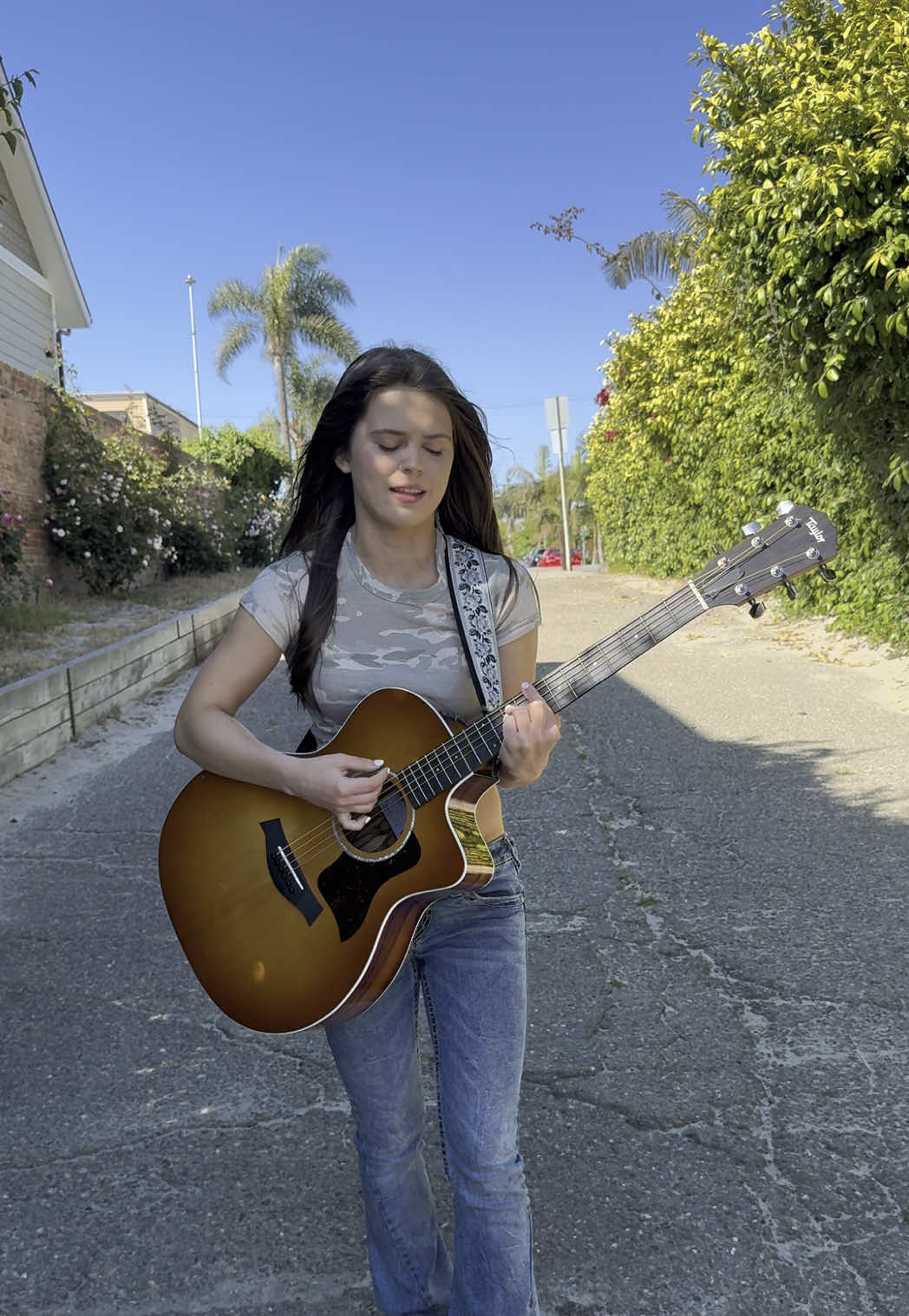 I miss you come here #fyp #guitar #guitartok #guitarist #acousticcovers #acoustic #acousticguitar #sing #singing #singer #lovemenot @ravyn lenae @Taylor Guitars @D’Addario @tarte cosmetics @Urban Outfitters @True Religion 