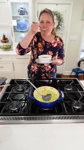 You need something cozy, comforting, and full of Mexican flavor—this creamy zucchini chowder is everything. Made with roasted poblanos, sweet corn, and melty Chihuahua cheese… it’s like a warm hug in a bowl. Save this recipe and tag someone who’d love it! Ingredients: 	•	4 cups chopped zucchini 	•	3/4 cup chopped onion 	•	1 minced garlic clove 	•	3 roasted and sliced poblano peppers 	•	1 can corn kernels 	•	4 cups milk 	•	3 tbsp Mexican crema 	•	1 tsp @knorr chicken bouillon 	•	3/4 cup @vvsupremo Chihuahua cheese 	•	1 tsp salt 	•	1 tsp cooking oil POV: 🇲🇽 Necesitas algo calientito, reconfortante y con sabor 100% mexicano—¡esta crema de calabacitas lo tiene todo! Con rajas de poblano, elote dulce y queso Chihuahua derretido… es como un abrazo en plato hondo. Guarda esta receta y etiqueta a quien la necesite. Ingredientes: 	•	4 tazas de calabacita picada 	•	3/4 taza de cebolla picada 	•	1 diente de ajo picado 	•	3 chiles poblanos asados y en rajas 	•	1 lata de granos de elote 	•	4 tazas de leche 	•	3 cucharadas de crema mexicana 	•	1 cucharadita de consomé de pollo @knorrs 	•	3/4 taza de queso Chihuahua @v&vsupremo 	•	1 cucharadita de sal 	•	1 cucharadita de aceite para cocinar #chowder #soup #zucchini #mexicanfood #mexicanrecipes #fyp #foryou #foryoupage 