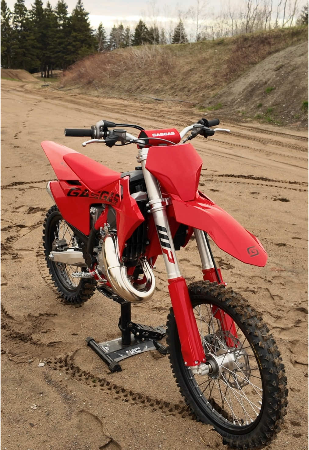 après 4 mois d’attente, le MC 150 2025 est arrivé 🤝🔥💪🏻 @GASGAS GT @DJI Osmo @Mécanique ADG #GASGAS #150cc #MC #MC150 #gasgas150 #bike2025 #motocycle #bikeclean #quality 