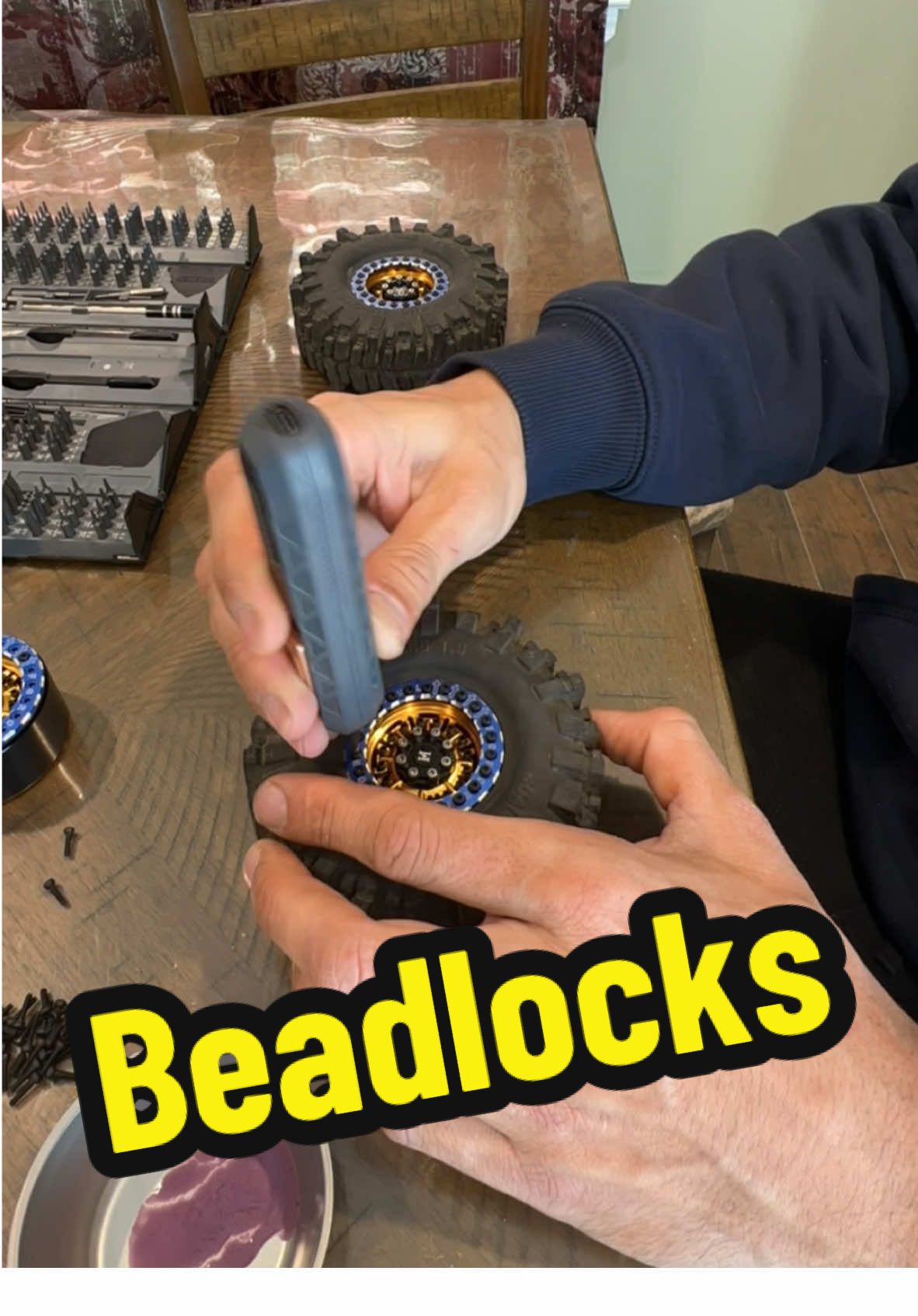 RC builders, you NEED this! The Knot Chat 180-piece precision screwdriver set comes with a torque screwdriver and 4 adjustable torque settings—perfect for dialing in your builds without stripping tiny screws. Whether you’re working on drones, cars, or helis, this kit has every bit you’ll ever need. #RCHobbyTools #PrecisionScrewdrivers #TorqueDriver #RCBuilds #SnagitNowDeals