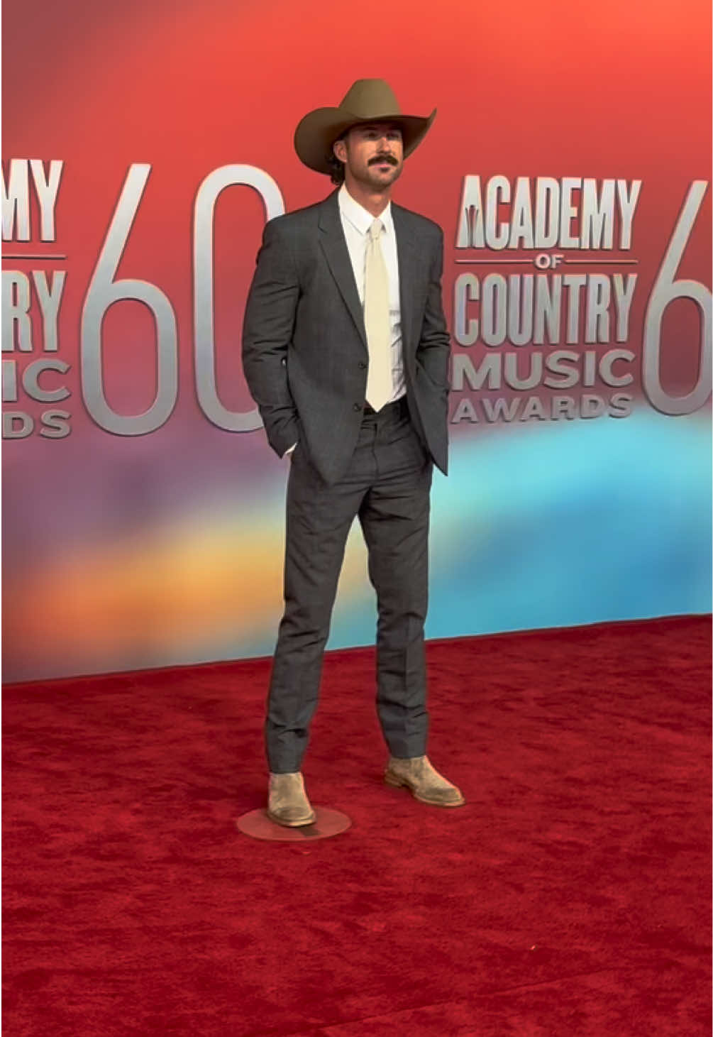 @Riley Green cowboy mode activated @ACM Awards🤠 #acmawards #rileygreen #worstway 