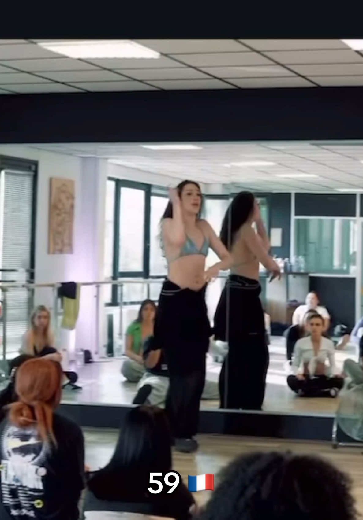 t’attend quoi ?? 🤫💋 #59 #lille #dancer #streetjazzlille #dansegirlycommercial #lilledanse #heelslille #heels #streetjazz 