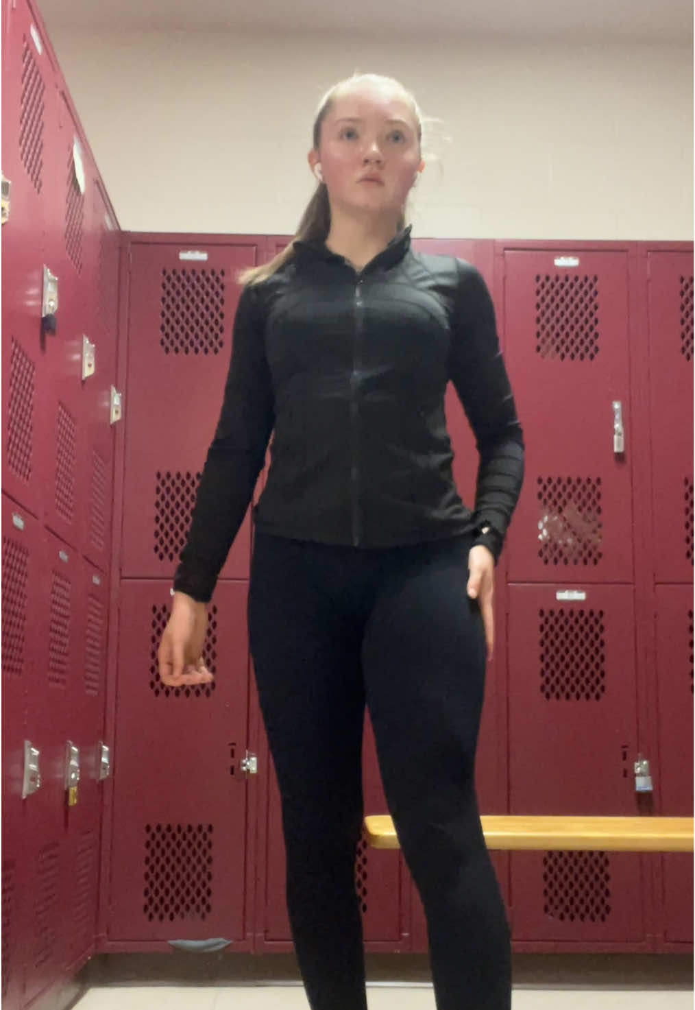 Quads killed me today boy I went deep in the squats and used only my working leg on bss with 50lbs bruh I’m in pain fr but it’s kinda good #gym