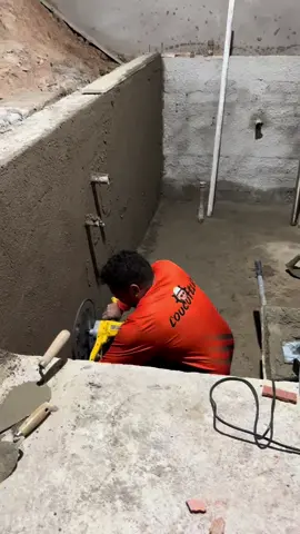 A patroa tá reclamando da energia #Energia #Construção #Pedreiro #Piscina #Desempena 