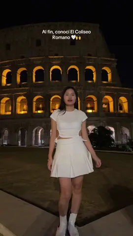 mi Coleguita Lizzie McGuire cantó por primera vez también,ahhah #belabast #roma #italia #coliseoromano 